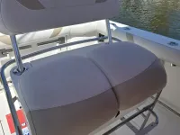 Boston Whaler Outrage 270 