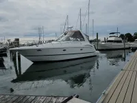 Cruisers 3672 Express 