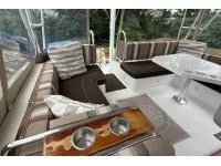 Mainship 430 3 Stateroom Trawler