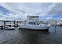 Mainship 430 3 Stateroom Trawler