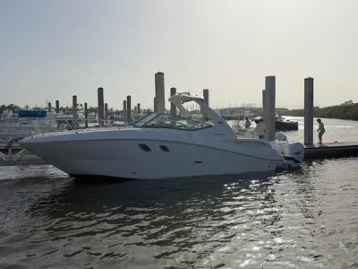 Sea Ray Sundancer 33 with Outboards 