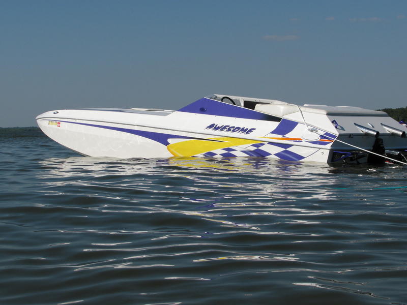 2000 awesome 260 CAT powerboat for sale in Oklahoma