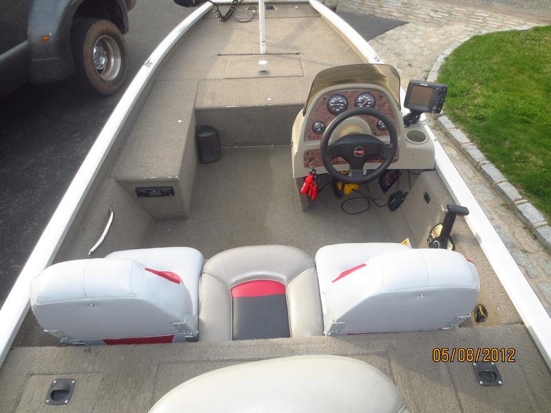 2000 Bass Tracker Pro Team 175 Special Edition powerboat for sale in