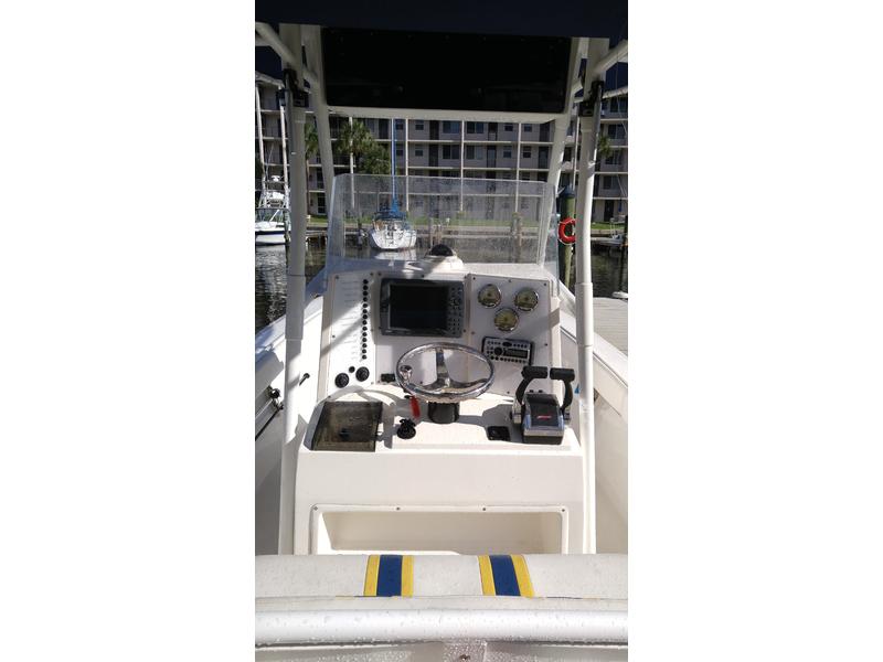 2002 ISLAND RUNNER 26CC powerboat for sale in Florida
