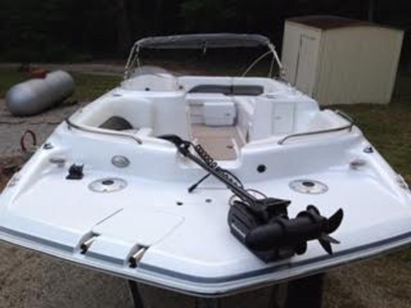 2013 Hurricane Sundeck Sport 201 Deckboat Powerboat For Sale In Missouri 2013-hurricane-sundeck-sport-201-deckboat-powerboat-for-sale-in-missouri