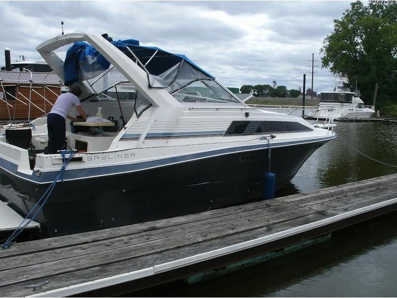 1986 Bayliner 2850 Contessa Powerboat For Sale In Iowa 1986-bayliner-2850-contessa-powerboat-for-sale-in-iowa