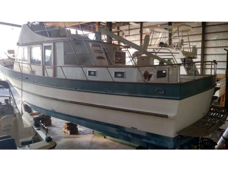 1985-defever-tricabin-powerboat-for-sale-in-washington