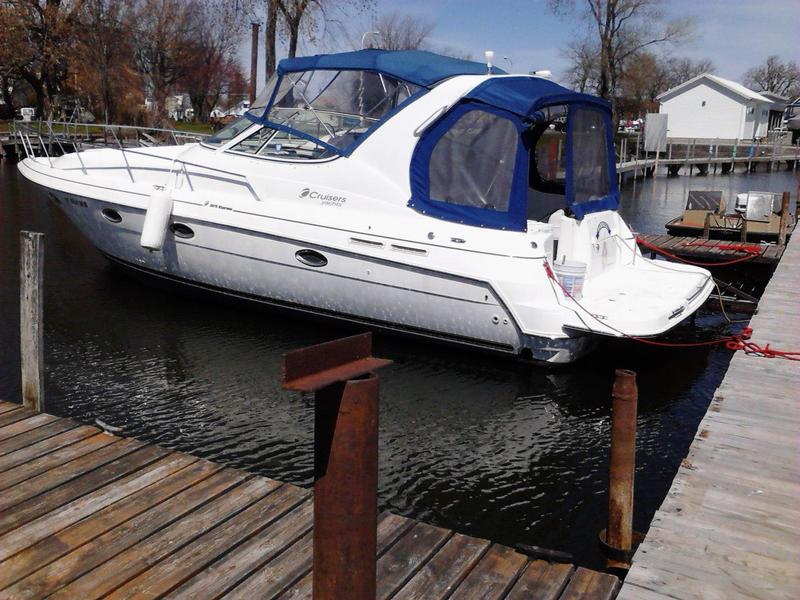 2000-crusiers-yacht-3375-express-powerboat-for-sale-in-new-york