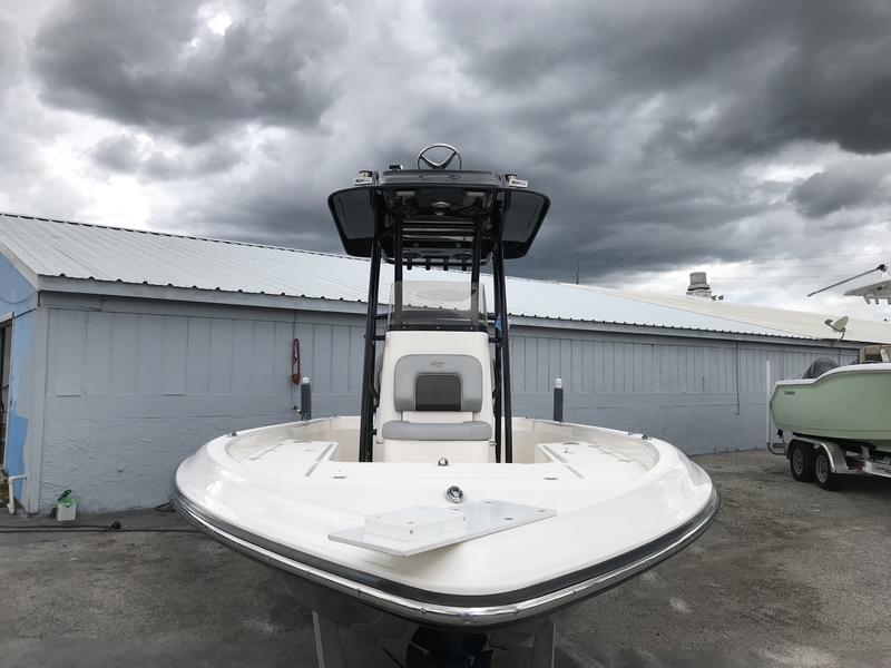 2017 Shearwater 25 LTD with half tower powerboat for sale in Florida