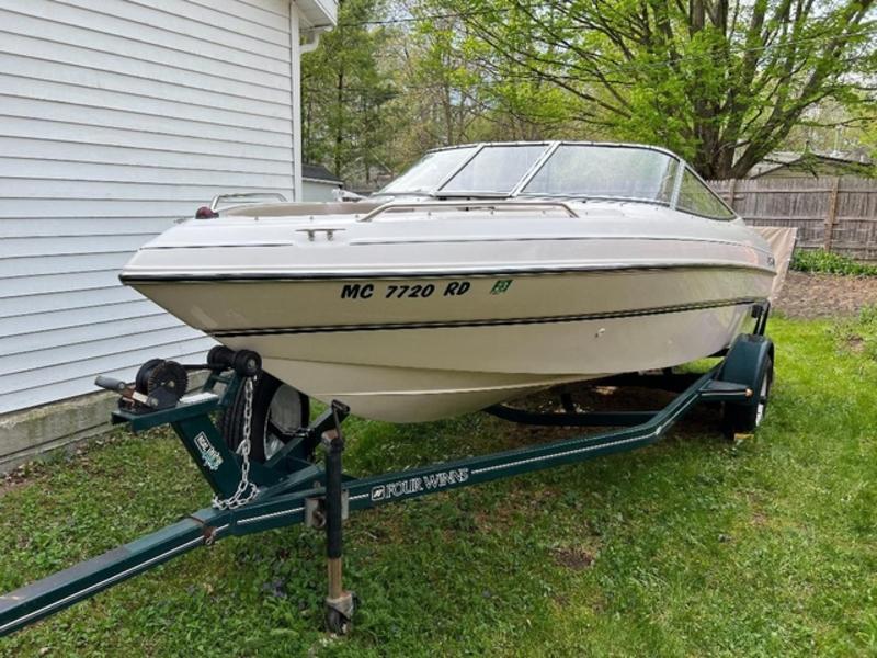 1996 Four Winns 190 Horizon Bowrider powerboat for sale in Michigan