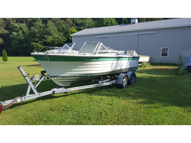 1976 Penn Yan Explorer powerboat for sale in Delaware