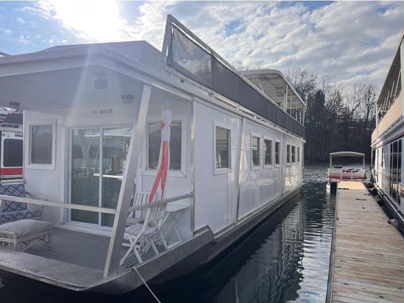1989 Hilburn 14X60 Houseboat powerboat for sale in