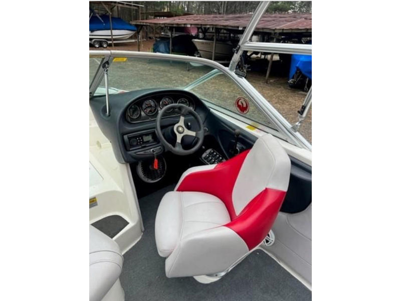 2003-centurion-avalanche-powerboat-for-sale-in-georgia