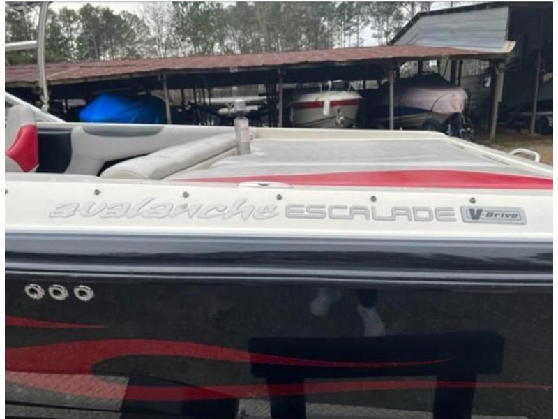 2003-centurion-avalanche-powerboat-for-sale-in-georgia